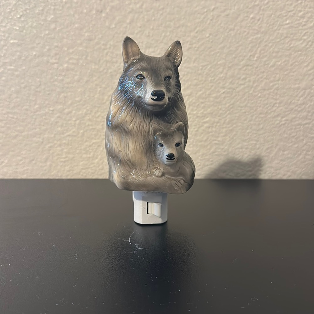 Wolf Night Light (Light Works)
